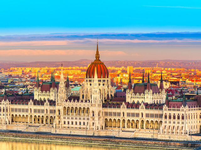 Kıbrıs Çıkışlı Uçaklı Orta Avrupa Masaı Turu AJer Havayolları ile 7 Gece 8 Gün