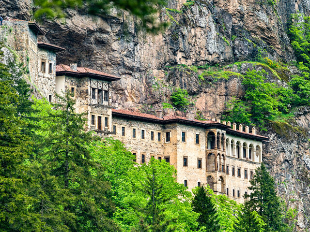 Antalya Çıkışlı Uçaklı Karadeniz Batum Tiflis Van Havzası Turu (6 Gece Konaklama)