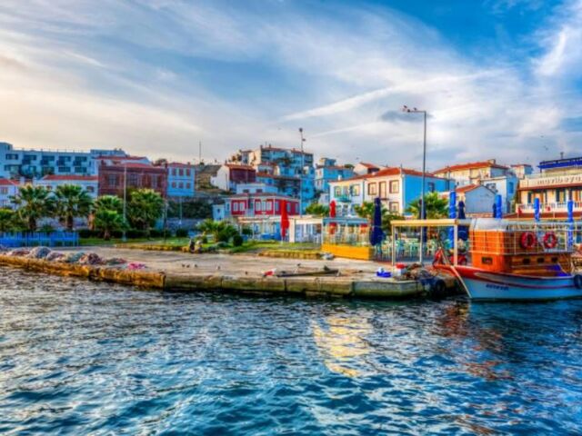 Trabzon Çıkışlı Uçaklı Kuzey Ege Turu (Foça ve Ayvalık Tekne Turu ile) 4 Gece Konaklamalı