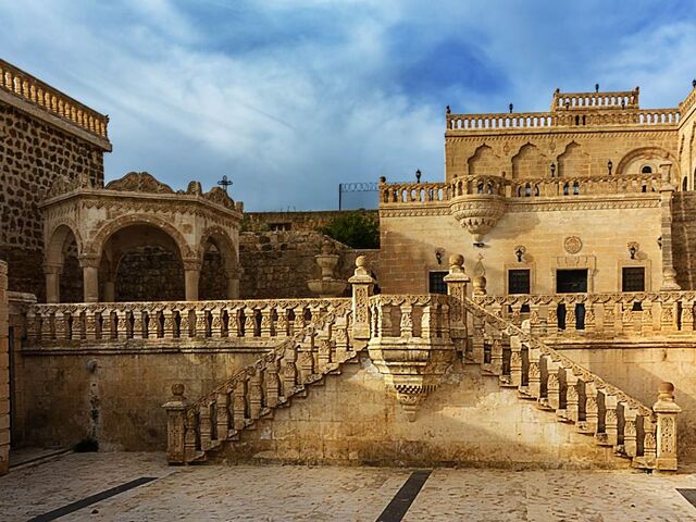 Uçaklı İzmir Çıkışlı Gaziantep Şanlıurfa Mardin Diyarbakır Turu 2 Gece 3 Gün