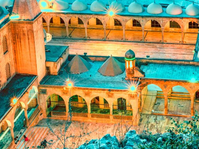 Uçaklı İzmir Çıkışlı Gaziantep Şanlıurfa Mardin Diyarbakır Turu 2 Gece 3 Gün